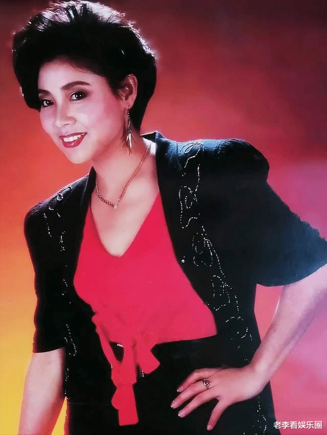 她是谷建芬的大弟子,却没能红过毛阿敏,就连汪正正也比她红