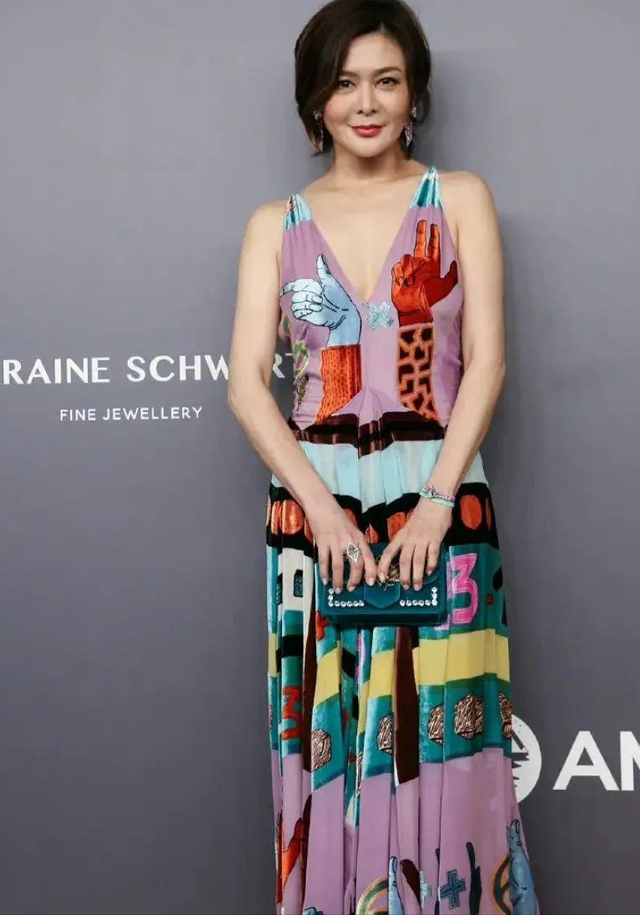 6位没有“上镜脸”的女星,真人惊为天人,荧屏中却平平无奇