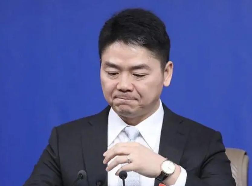 奶茶妹妹“新身份”曝光!她没大家想得简单,难怪刘强东非她不娶