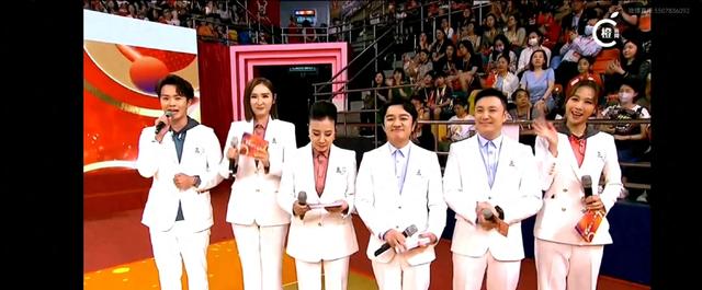 奥运健儿访港大汇演:TVB镜头像上个世纪,主持团全靠王祖蓝撑着