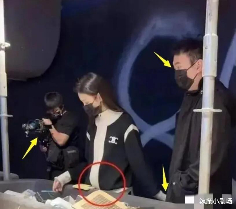 事态升级!黄一鸣暗讽思聪女儿开口叫爸爸,男方在日本与美女约会