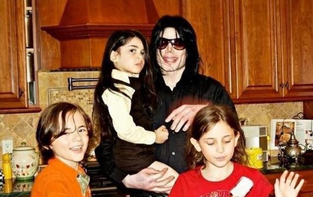 15年了,杰克逊子女怎样了?长子白癜风,女儿成模特,幼子最像他