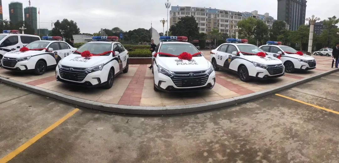 中国警车“大换血”，大众丰田被抛弃，新车亮相 网友：开窍了