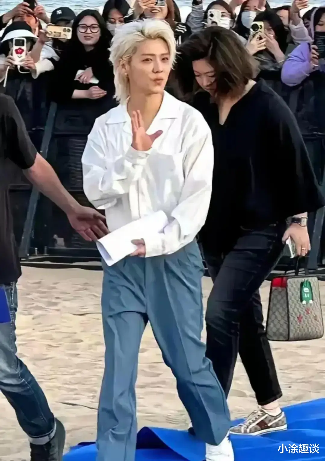 鹿晗:岁月的洗礼与偶像的蜕变