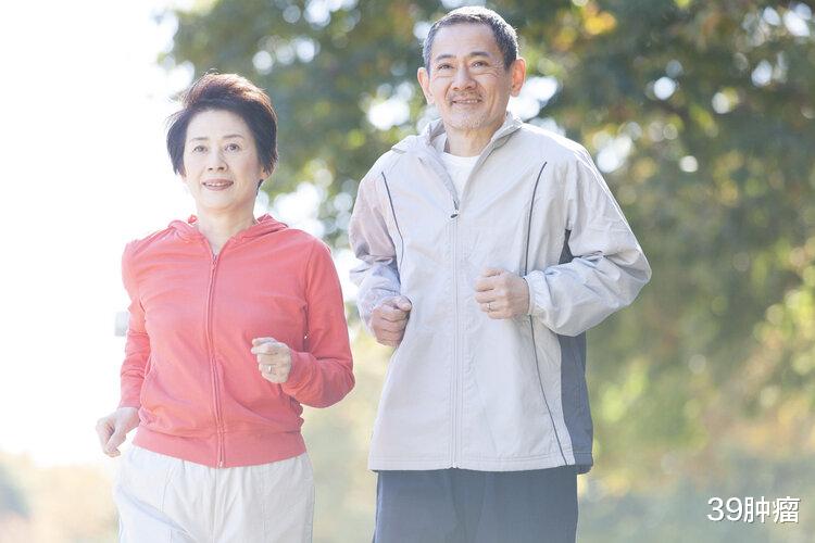 日本人不爱运动，却最长寿，百岁老人患癌率极低，原因值得学习
