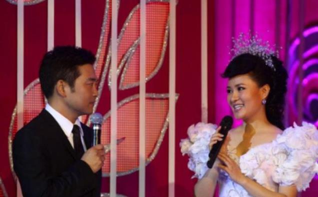 她是第一位博士级歌唱家,12次荣登春晚,丈夫的身份更是深藏不露