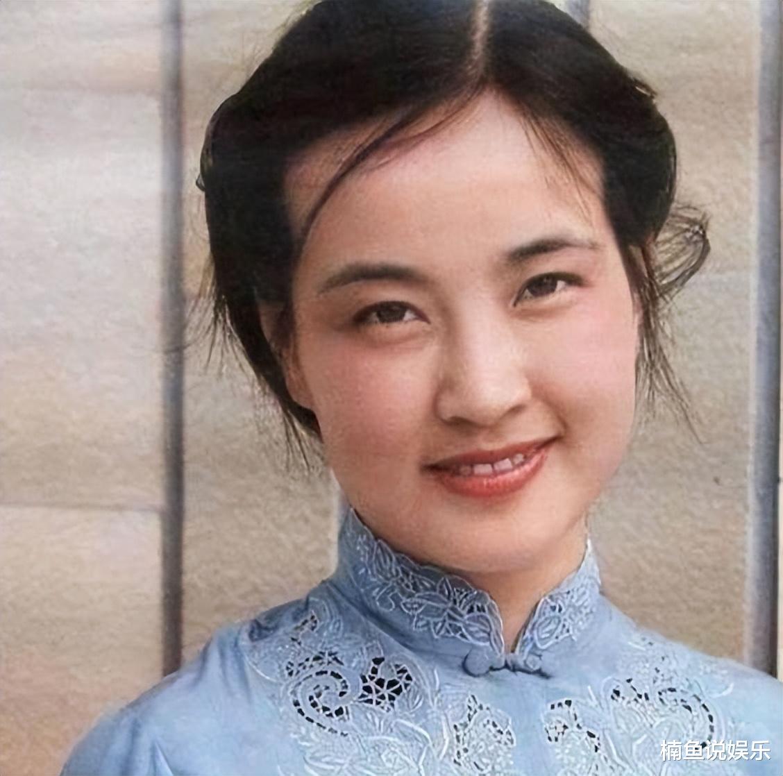 刘晓庆|73岁刘晓庆晒出1983年第一届“央视春晚”旧照,确实美得很过分