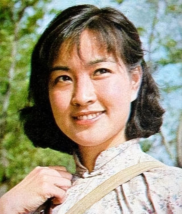 刘晓庆18岁当知青时的照片曝光,美翻全场!难怪她敢一辈子演少女
