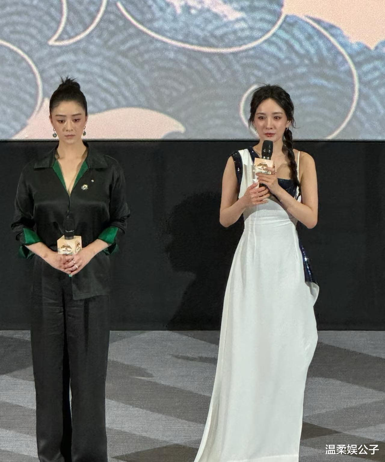 看了蒋欣19岁和刘亦菲合影,才知道她有多美,难怪41岁秒了关晓彤