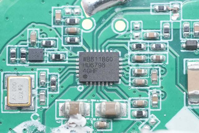 苹果全家桶同时充,折叠还便携,安克25W Qi2三合一无线充电器拆解