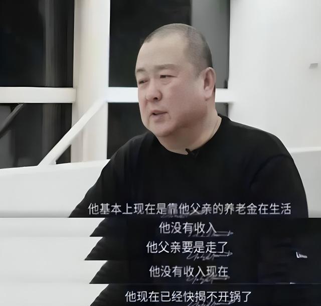 黄海波和曲栅栅苦尽甘来，夫妻俩庆结婚10周年，帅气儿子罕见露面