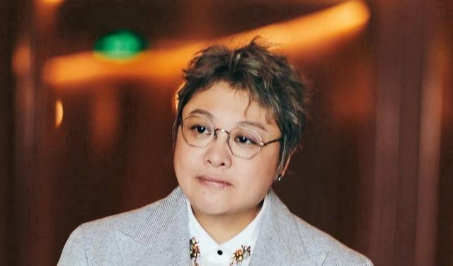 “骗”了我们多年,韩红的父亲竟是韩德江!难怪都不敢得罪她