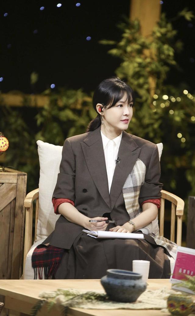 她曾是国际超模,36岁嫁给经纪人,婚后一直分房睡,连楼层都不同