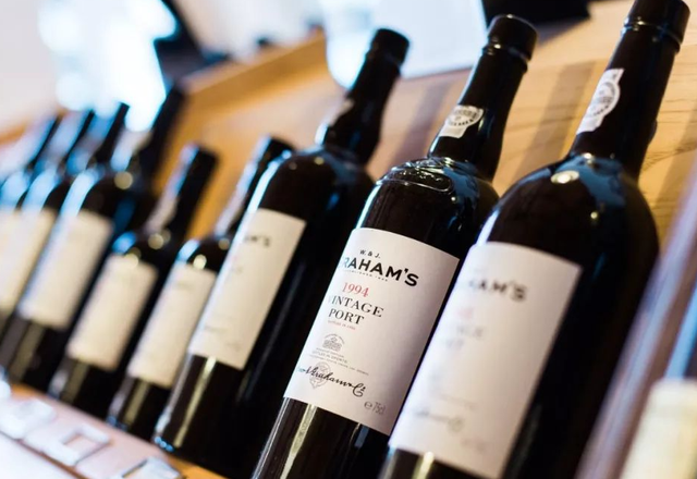 没开瓶的红酒,过了保质期还能喝吗?行家给出答案,别再被误导了