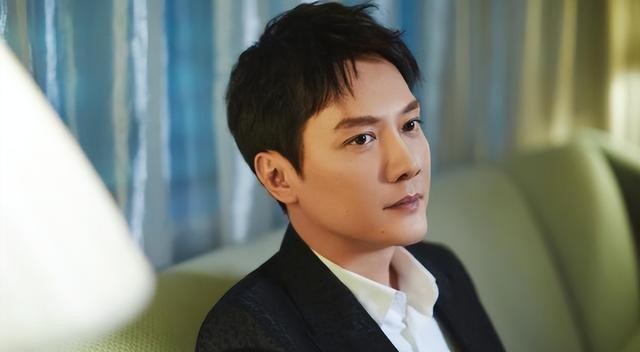 离婚3年后,赵丽颖与冯小刚公开“喜讯”,冯绍峰终于说出婚姻真相