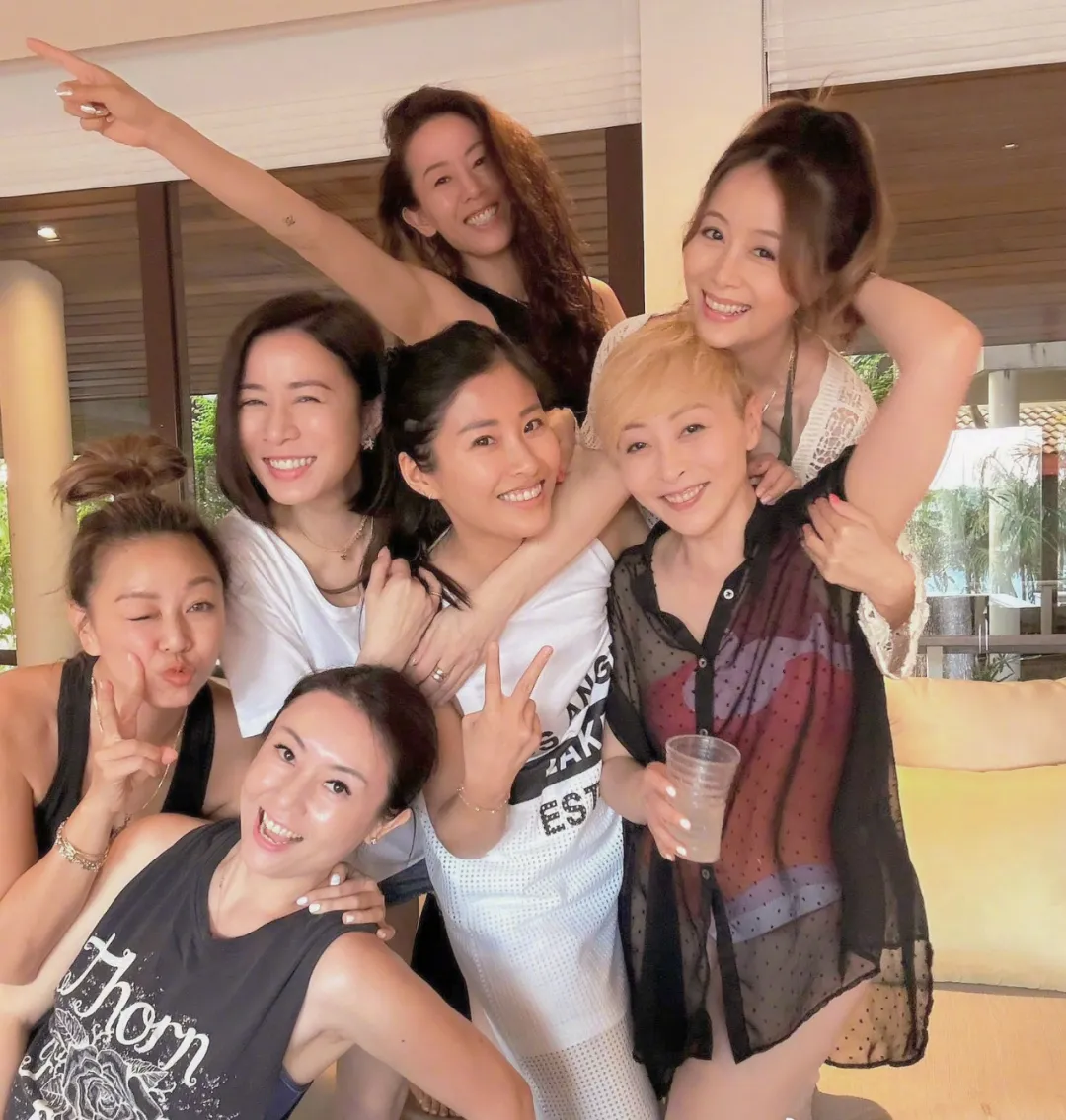 六位港星女神泰旅风情：泳装共赏阳光海浪间，星途起伏见证演艺人生