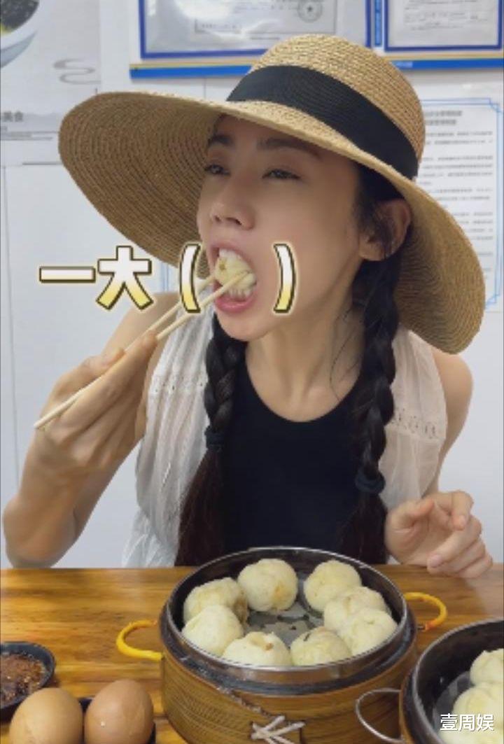 秋瓷炫带儿子出门吃早餐，包子一口一个，食量惊人吓坏经纪人！