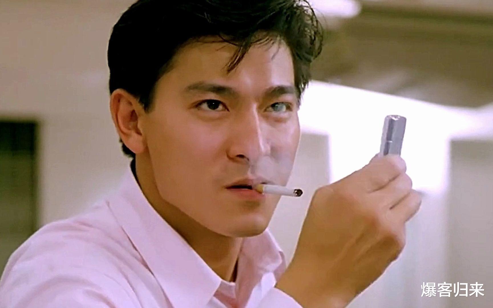 刘德华演唱会惊险滑跪，粉丝担忧安全，老将敬业引发热议