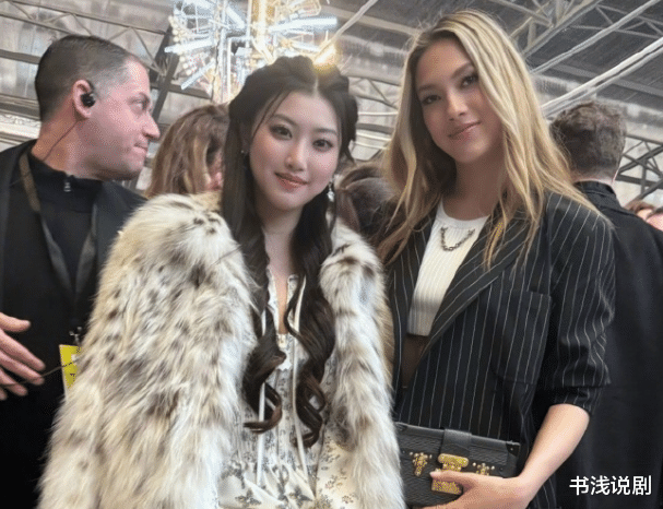 32岁周冬雨再被LV大客户吐槽，脾气大，拉个脸，更多合影细节曝出