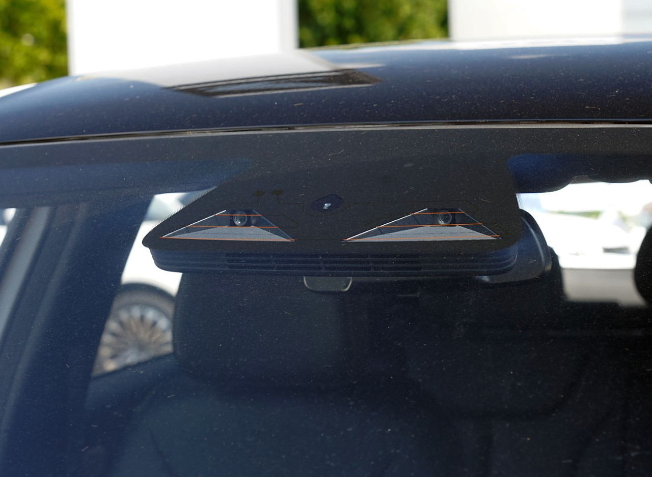 小米汽车首款SUV假想图曝光,与宝骏云海惊人相似