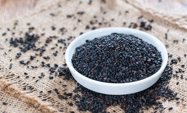 花生和它是“天生一对”,女生一周吃2次,色斑淡了,皱纹也少了