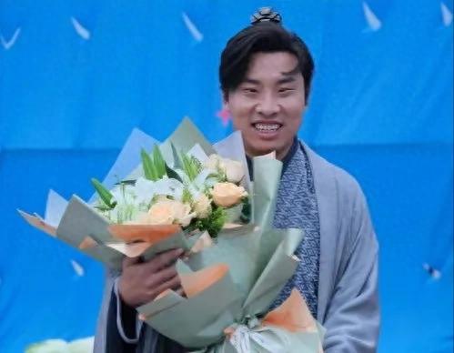 徐志胜|徐志胜：中国内地脱口秀与影视界的璀璨新星