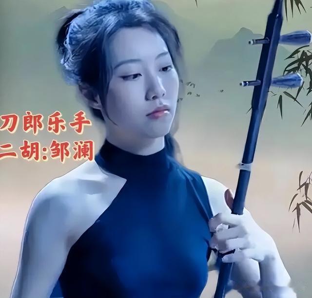 刀郎团队大合影，衣着朴素人人挂工牌，没有纹身，没人染黄毛！