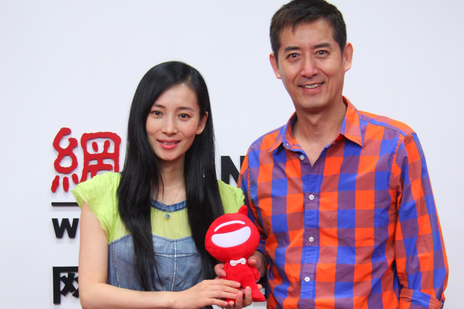 原来他们是两口子,戏里戏外都是夫妻,看不出年龄相差有16岁