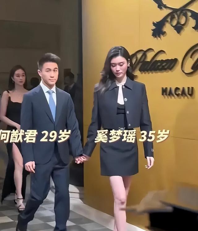 奚梦瑶小年夜现身医院！小腹隆起老公贴心陪同，心情不佳男方安慰！