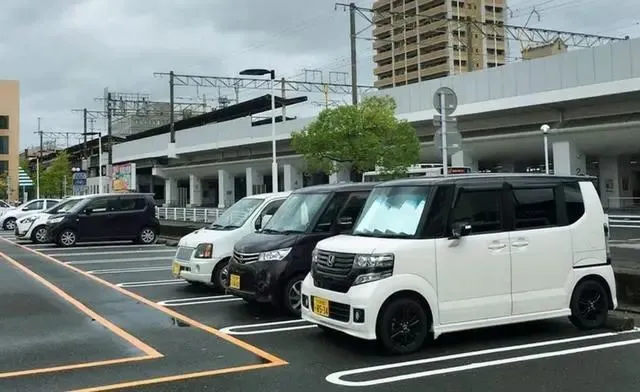 日本向我们疯狂输出丰田、本田，那日本人自己开啥？我们都想错了