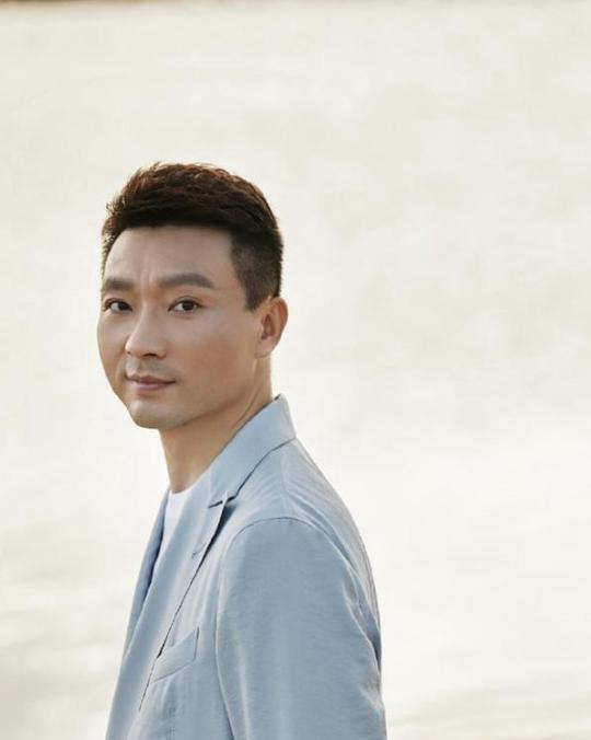 央视主持康辉:传出好消息,苦熬这么多年,终于迎来官宣!