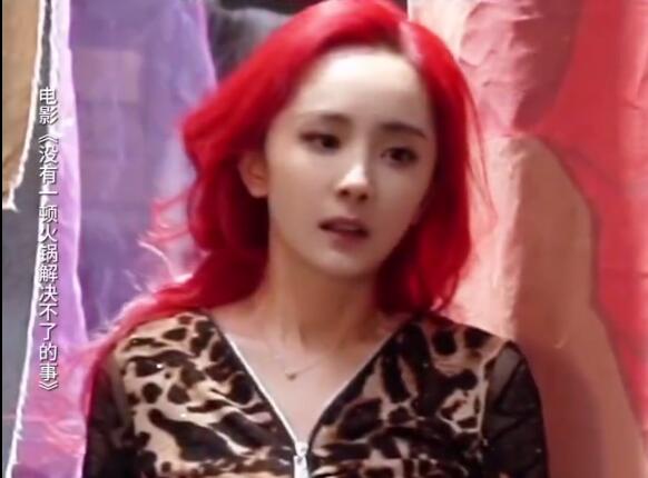 杨幂美甲事件引发诸多争议