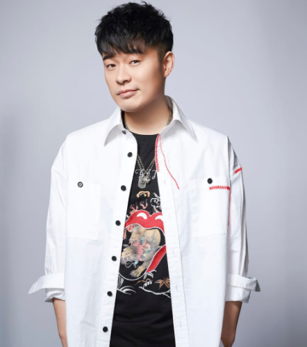 从电视剧照进现实到美甲店被吐槽,明星开店只靠滤镜注定不会长久