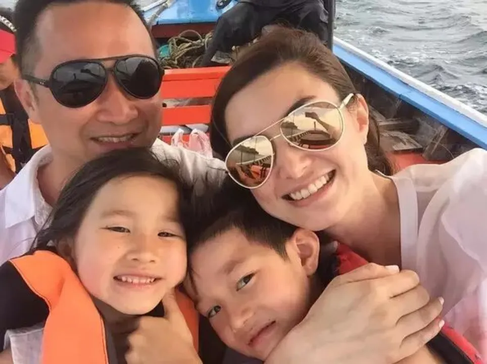 迷倒谢霆锋的玉兰油姐姐,25年后变成这样了?