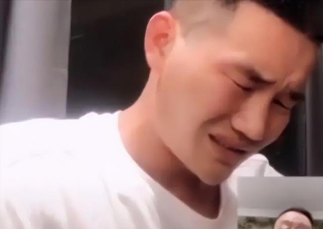 万万没想到，30岁嫁10亿富豪的潘阳，婚后十年带儿子住娘家