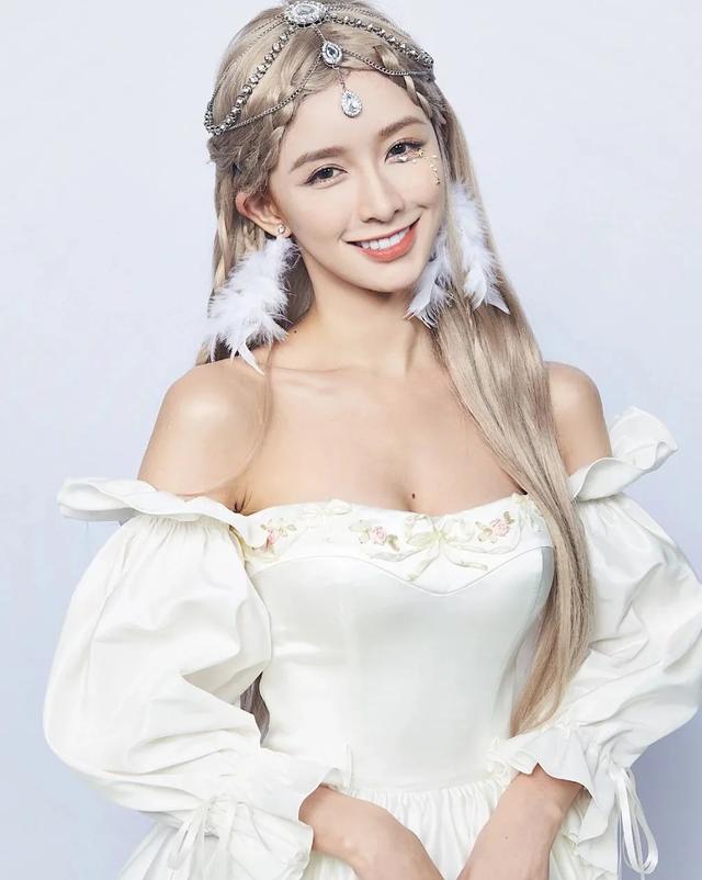 美炸了的女科密！身材与颜值并存