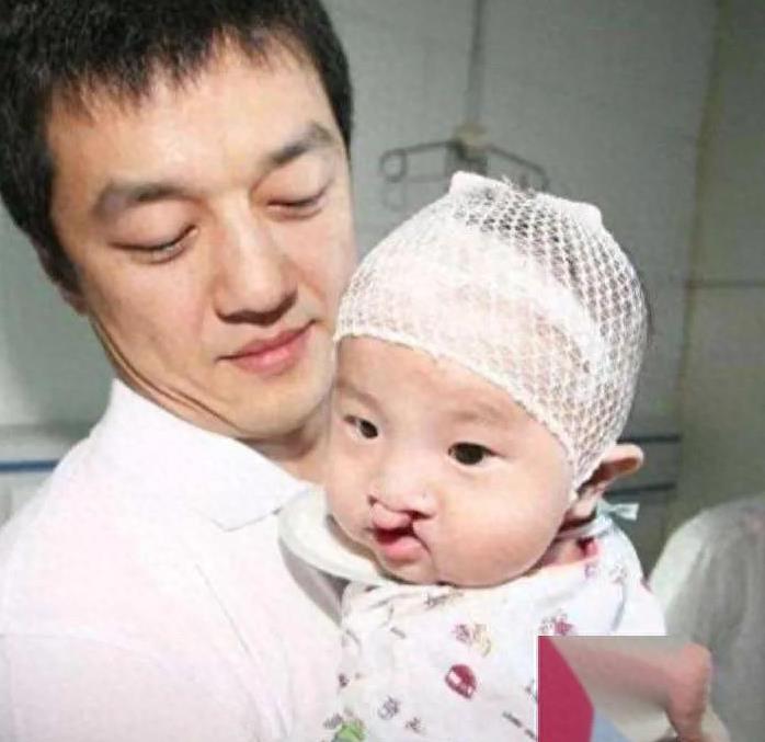 同样都是王菲的女儿，窦靖童和李嫣，她们的人生有何不同？