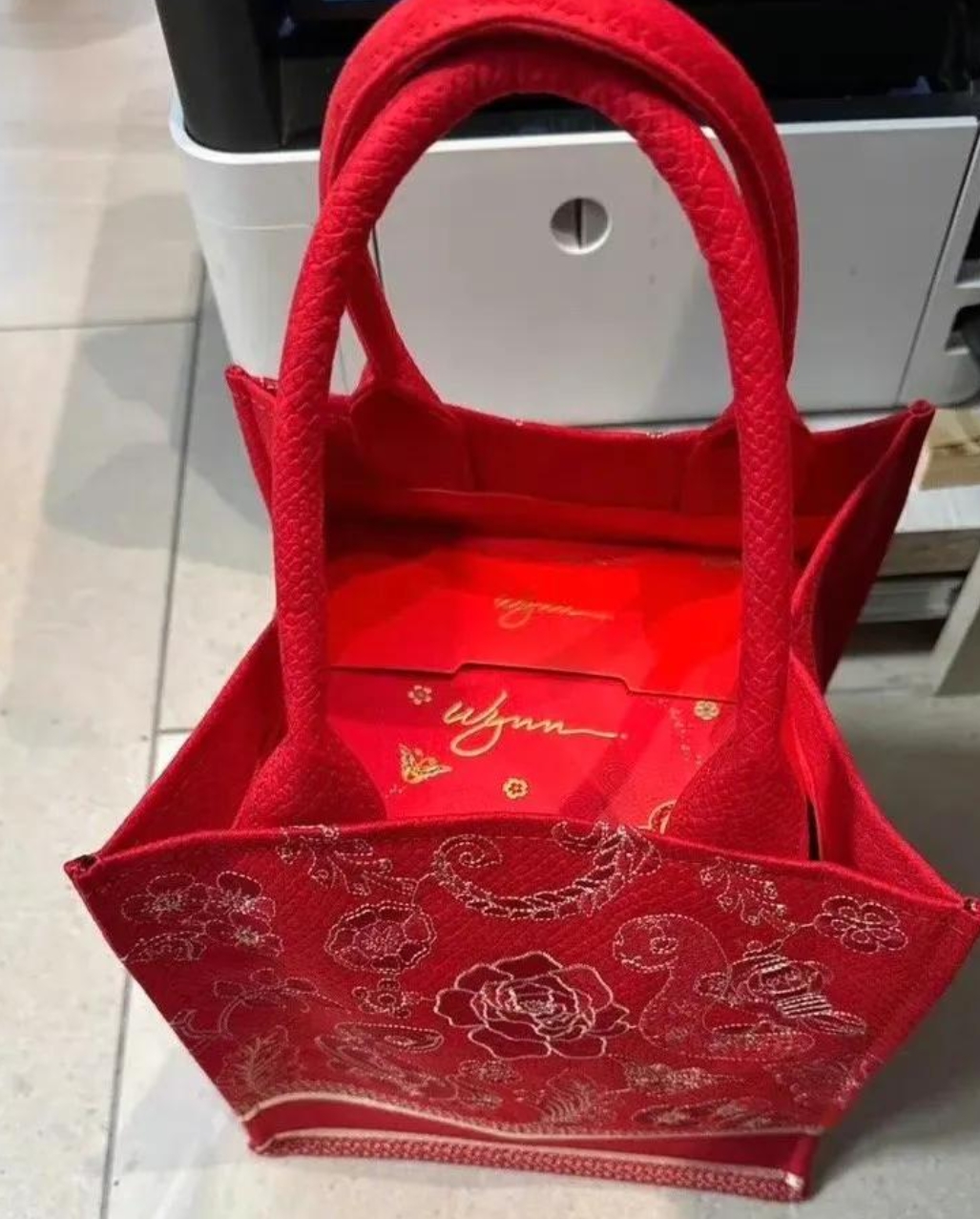 头七夜惊现结婚蛋糕！大S离世撞期三周年纪念，S家办派对网友炸锅