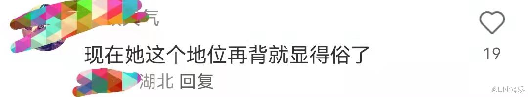 章子怡舍弃奢侈品大牌!背帆布包简约上阵,网友:当妈妈就懂