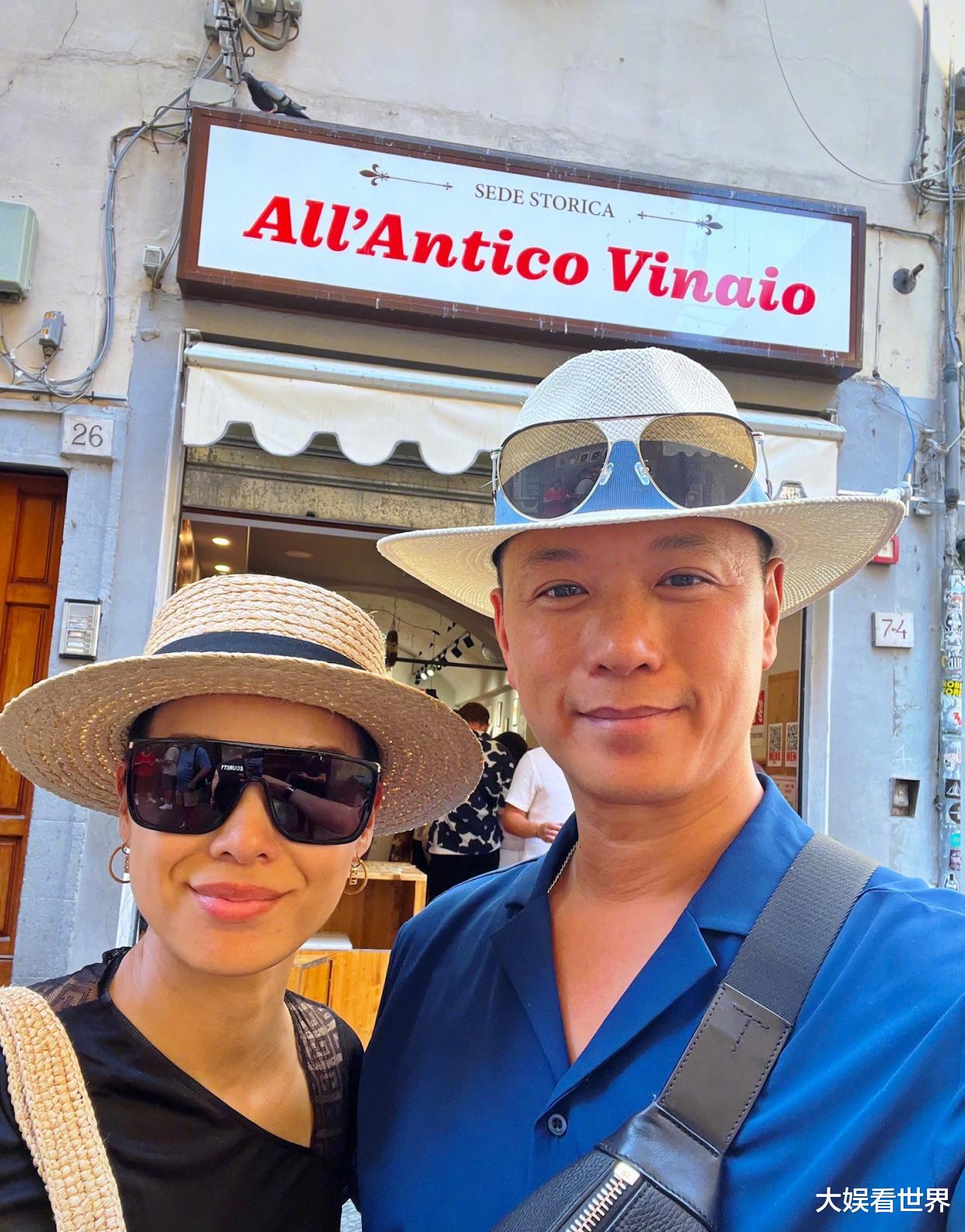 胡杏儿晒合影为大儿子庆生,一家四口素颜出镜,丈夫李承德变化大