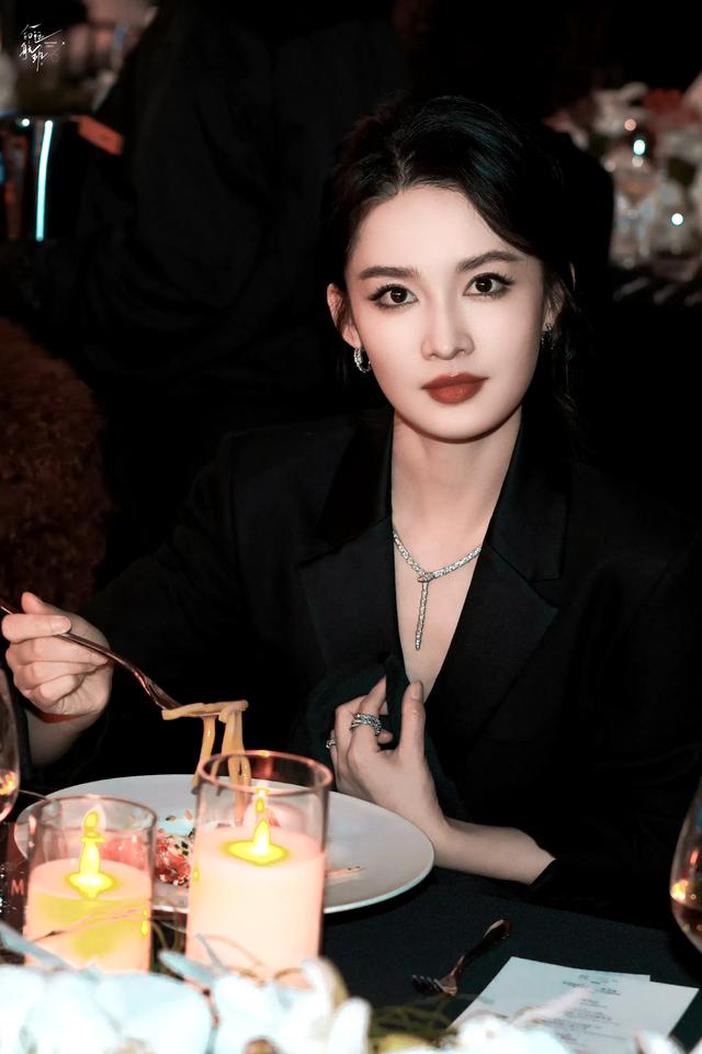 李沁，晚宴冷脸