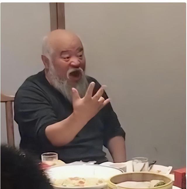 娱乐圈里四位“酒蒙子”:腾格尔为喝酒散尽家财,景冈山判若两人