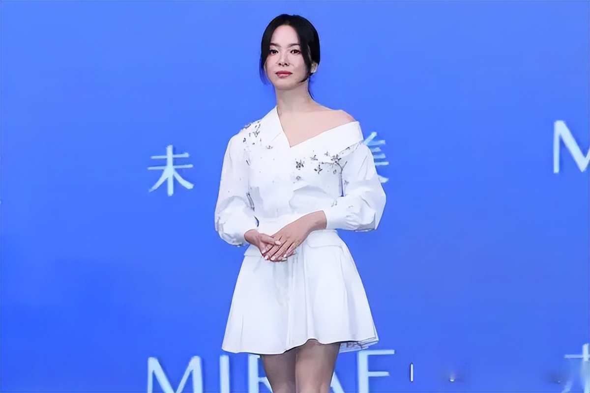 直击／42岁宋慧乔本人超美！瘦到不科学 挽起头发露香肩飘仙气