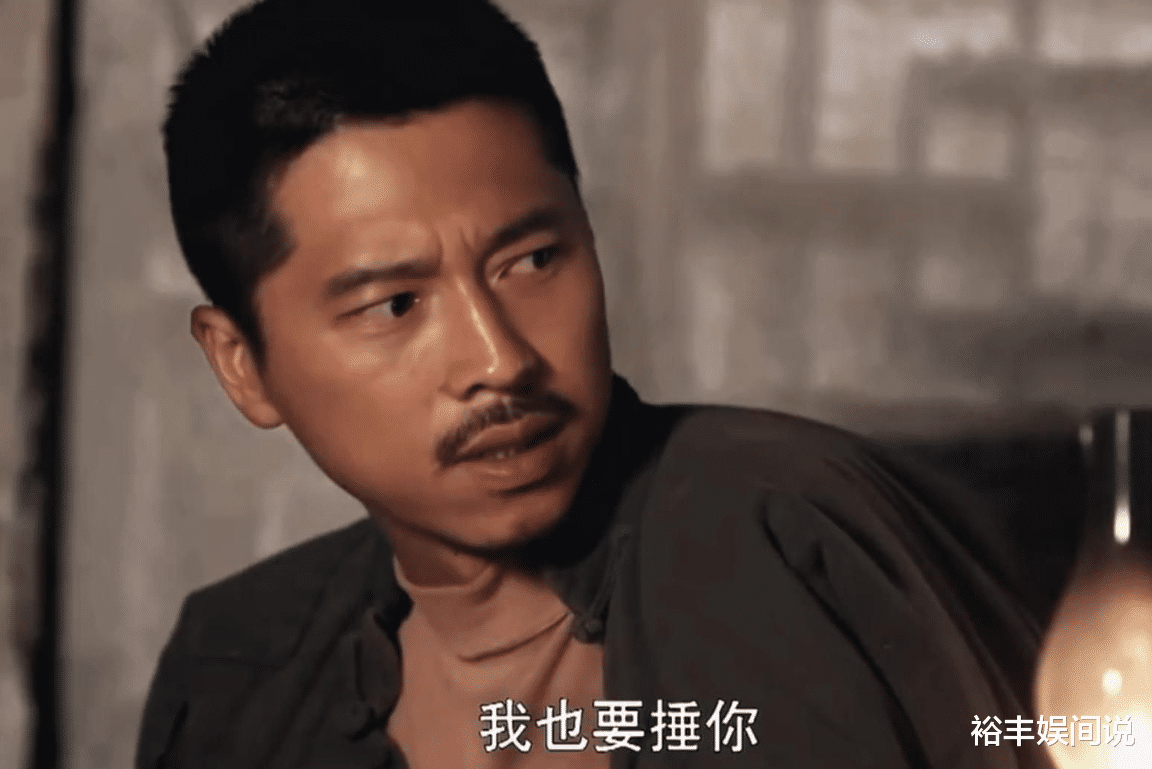 李小萌陪老公王雷狂欢!曝恩爱“秘籍”,7岁大儿依偎在爸爸肩头