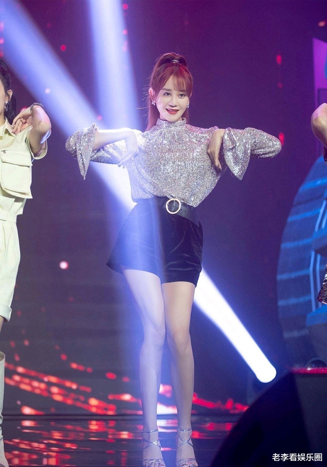 海陆:看起来是相貌平平的紫薇,其实身姿傲人,体膀腰圆