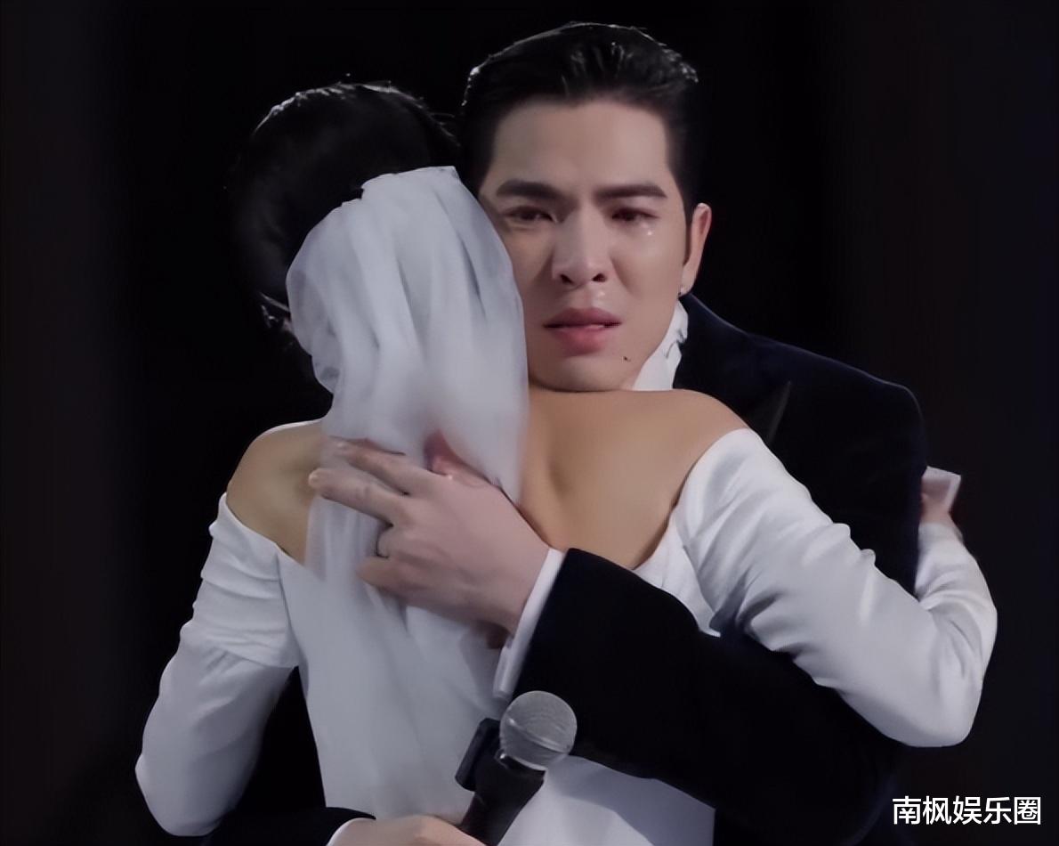 萧敬腾婚礼：贾静雯露肩，小S露腿，都败给了“全裹”出镜的舒淇