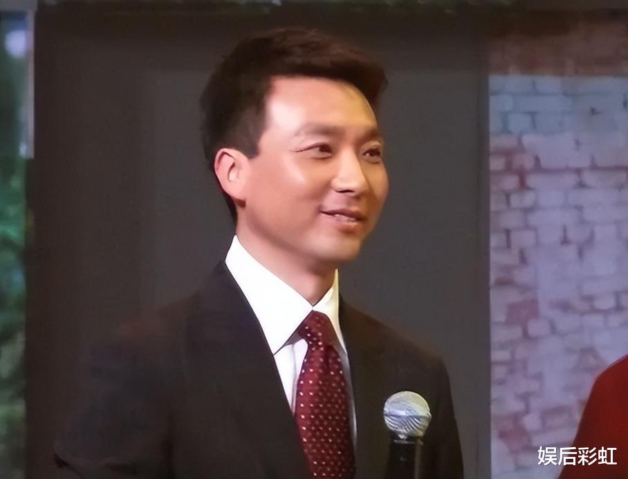 央视主持工资大公开:《新闻联播》主播遥遥领先,网友:一辈子都赚不到