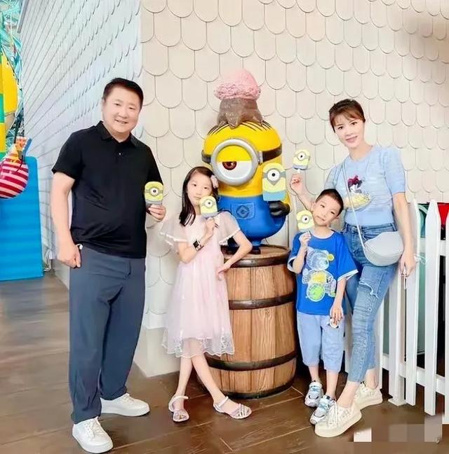 爆料!于冬金巧巧离婚,儿女抚养权疑归女方,更多细节即将揭晓