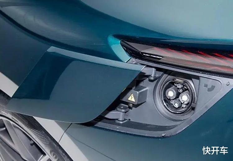 一款车居然能集齐这么多反人类设计，我是服气的！