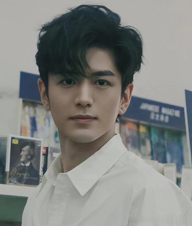 李九霖逆天颜值,太迷人了,身材太好了?霸气威武十足!